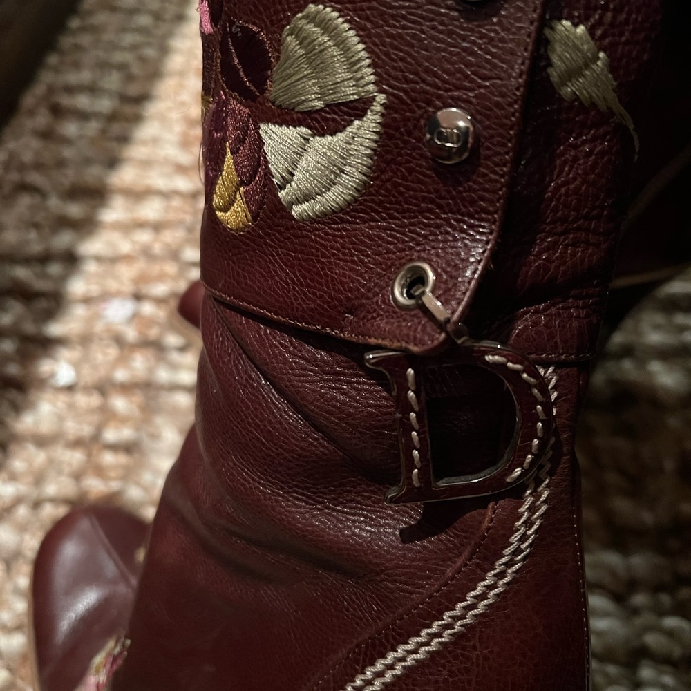 Vintage Christian Dior cognac leather embroidered booties.  Size 39.  4” heels. - Picture 4 of 6